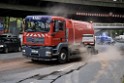 LKW blieb unter Bruecke haengen Koeln Ehrenfeld Innere Kanalstr Hornstr P475